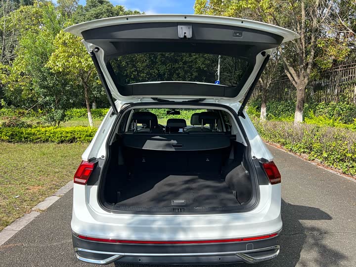 Фото 23 - Volkswagen Tiguan L Pro