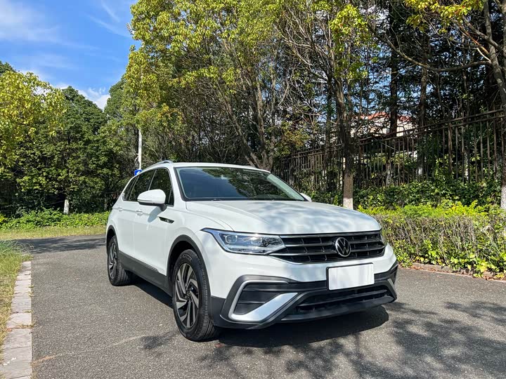 Фото 3 - Volkswagen Tiguan L Pro