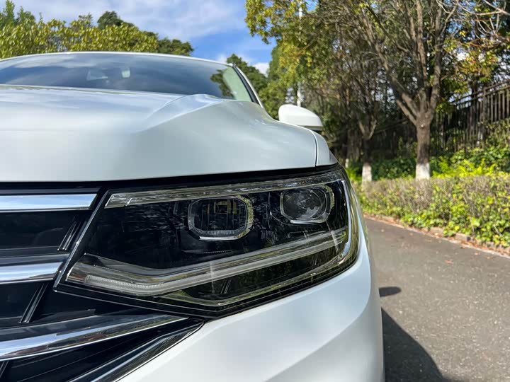 Фото 9 - Volkswagen Tiguan L Pro