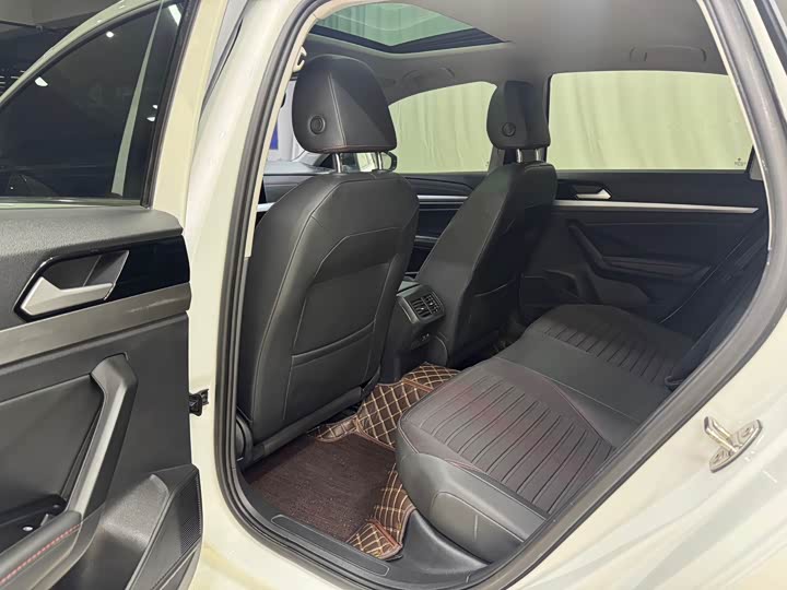 Фото 8 - Volkswagen Lavida