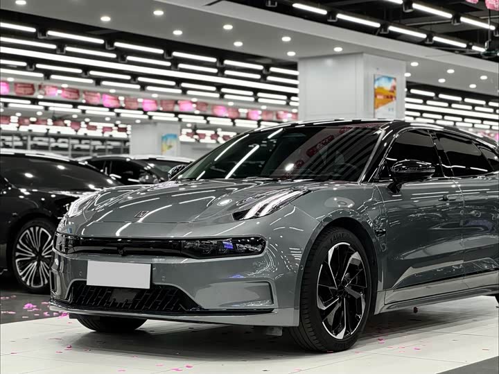 Фото 13 - Zeekr 001