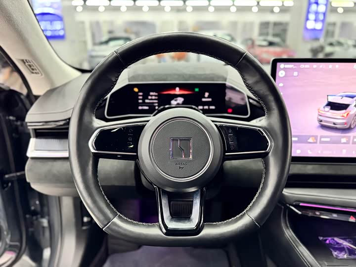 Фото 16 - Zeekr 001