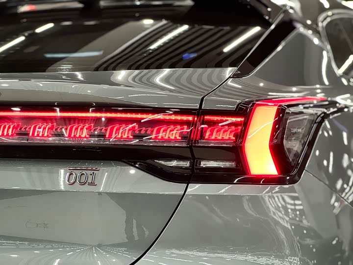 Фото 20 - Zeekr 001