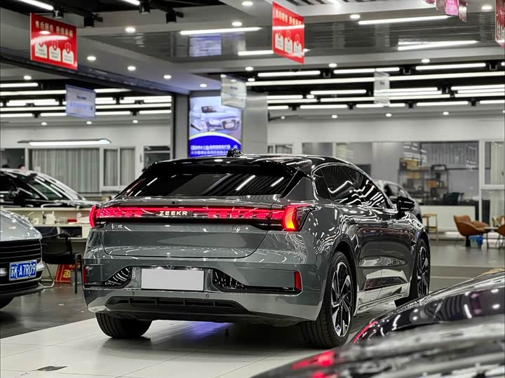 Фото 7 - Zeekr 001