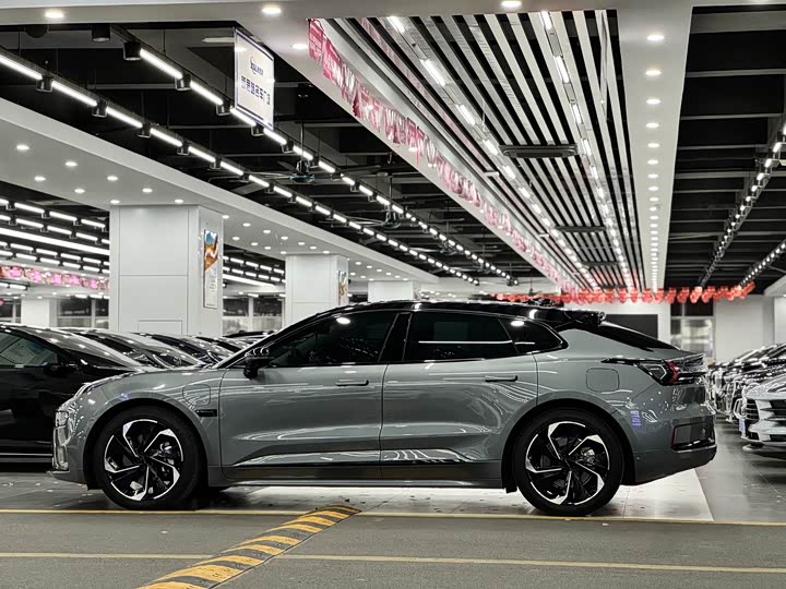 Фото 8 - Zeekr 001