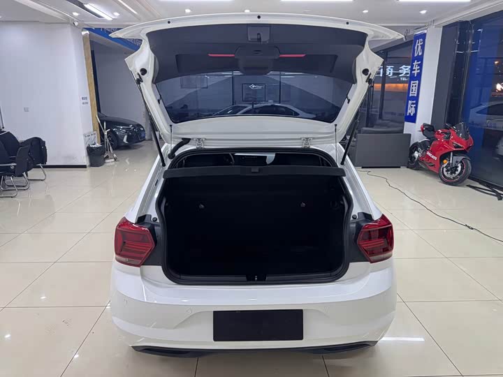 Фото 19 - Volkswagen Polo