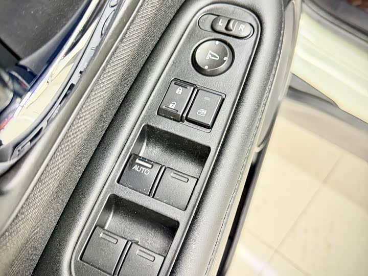 Фото 12 - Honda Vezel