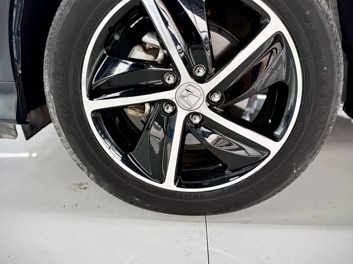 Фото 9 - Honda Vezel