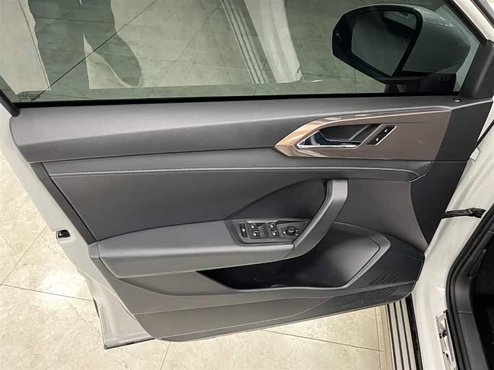 Фото 11 - Volkswagen Tharu