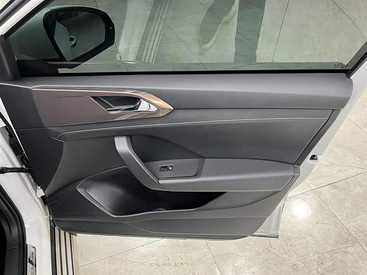 Фото 13 - Volkswagen Tharu