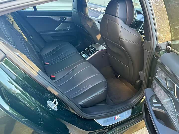 Фото 10 - BMW 8 Series