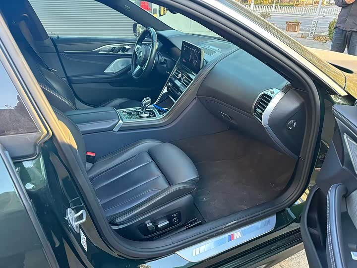 Фото 5 - BMW 8 Series