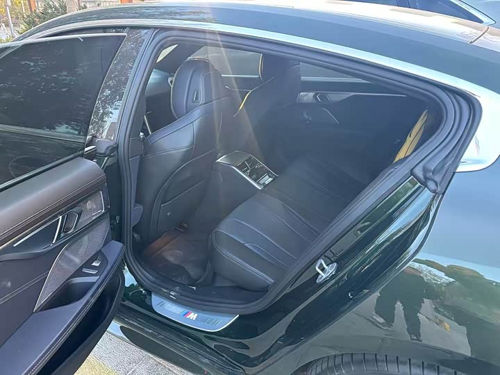 Фото 9 - BMW 8 Series