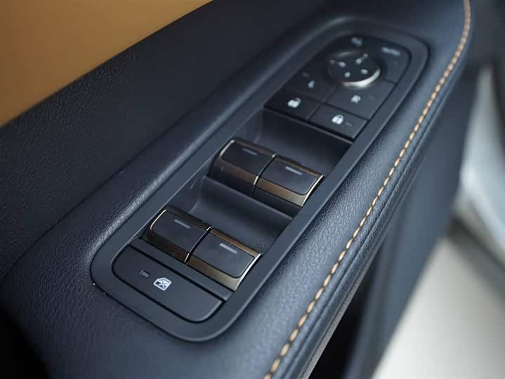 Фото 11 - Lexus RX