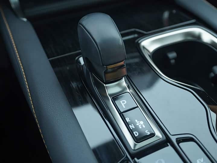 Фото 9 - Lexus RX