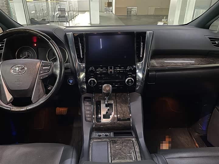 Фото 11 - Toyota Vellfire