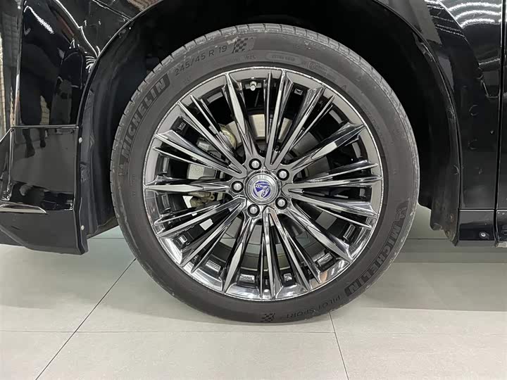 Фото 14 - Toyota Vellfire