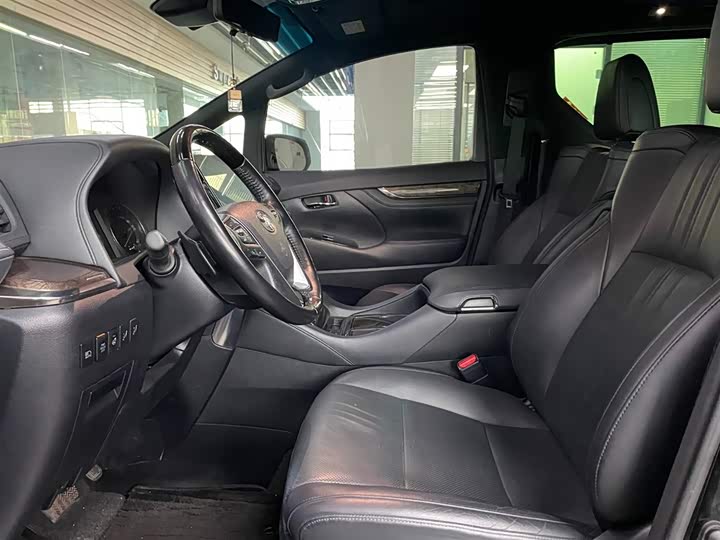 Фото 8 - Toyota Vellfire