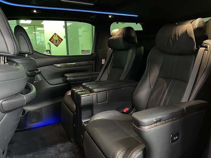 Фото 9 - Toyota Vellfire