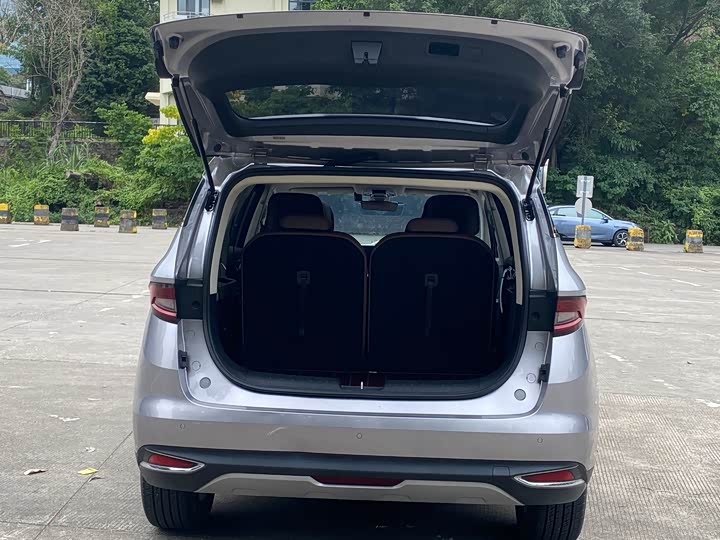 Фото 10 - Geely Jiaji Hybrid