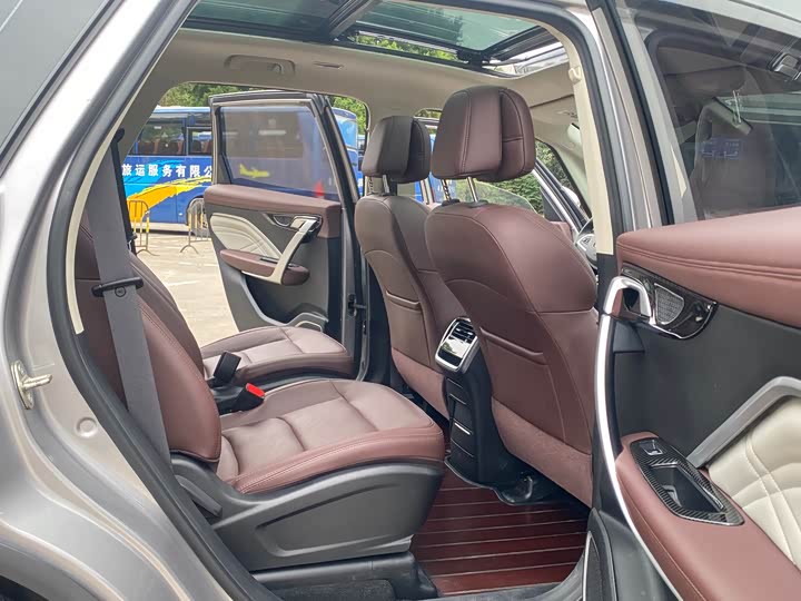 Фото 15 - Geely Jiaji Hybrid