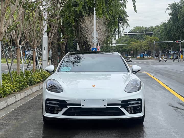 Фото 1 - Porsche Panamera