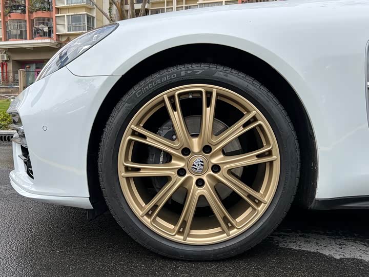 Фото 10 - Porsche Panamera