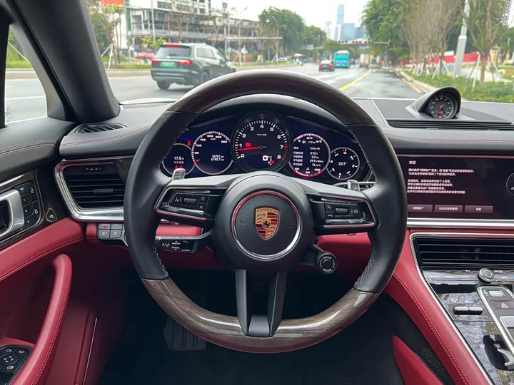 Фото 22 - Porsche Panamera