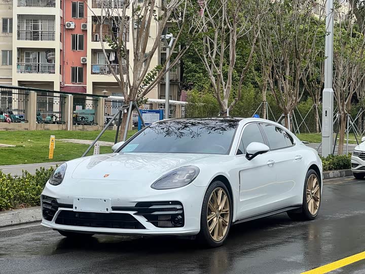 Фото 3 - Porsche Panamera