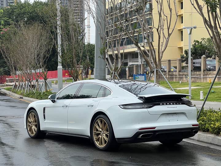 Фото 7 - Porsche Panamera