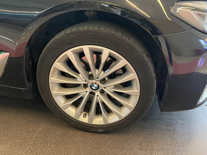 Фото 15 - BMW 5 Series