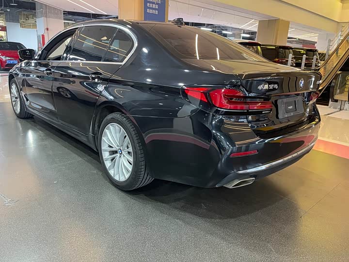 Фото 16 - BMW 5 Series