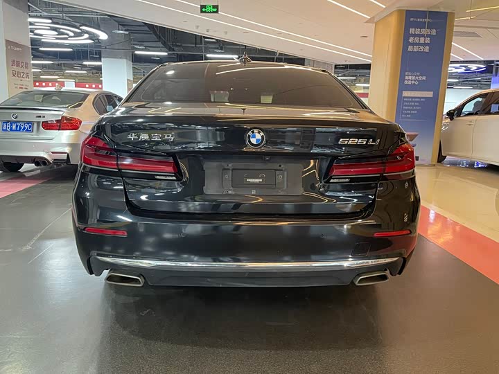 Фото 17 - BMW 5 Series