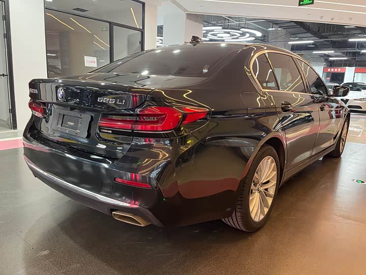 Фото 18 - BMW 5 Series