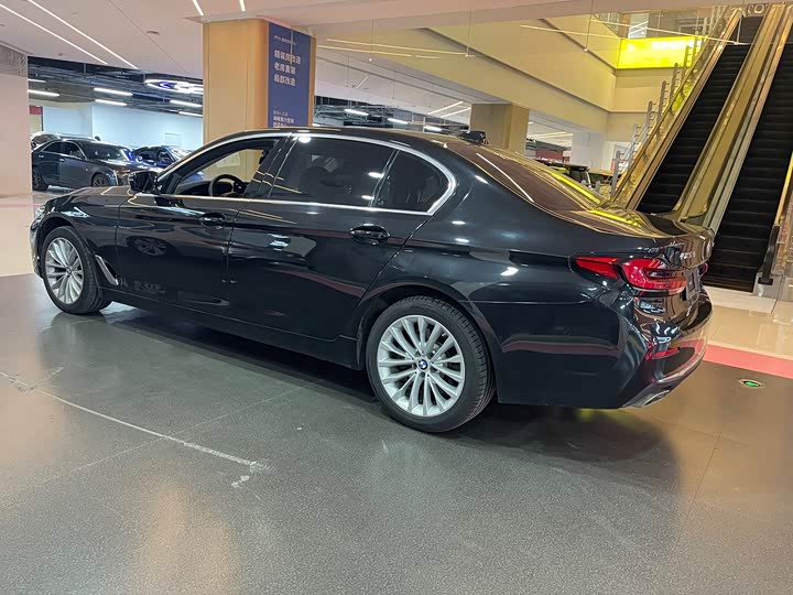 Фото 19 - BMW 5 Series