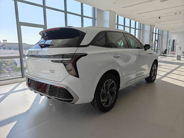 Фото 12 - Hongqi HS3 Hybrid