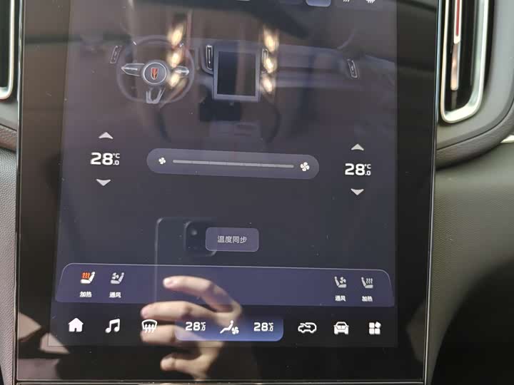 Фото 6 - Hongqi HS3 Hybrid