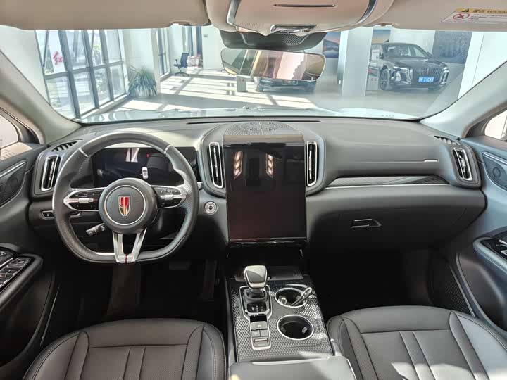 Фото 8 - Hongqi HS3 Hybrid