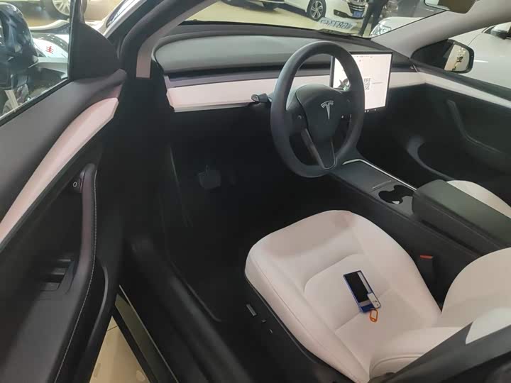 Фото 16 - Tesla Model Y