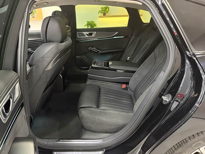 Фото 8 - Hongqi H9