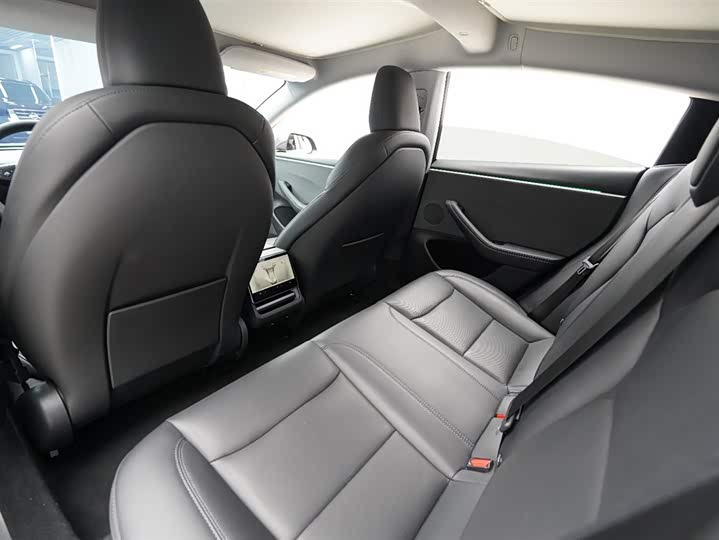 Фото 11 - Tesla Model 3