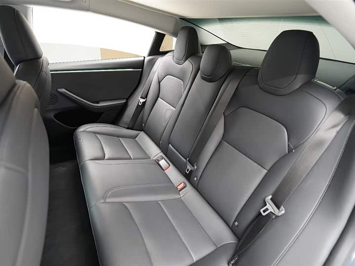 Фото 12 - Tesla Model 3