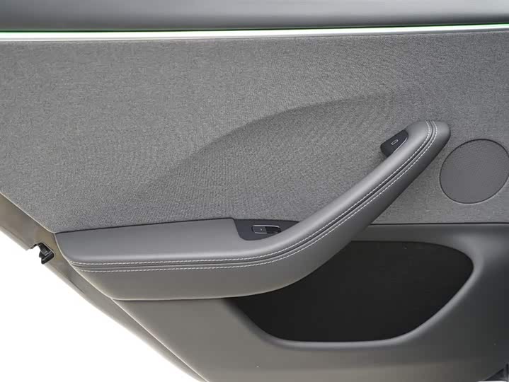 Фото 13 - Tesla Model 3