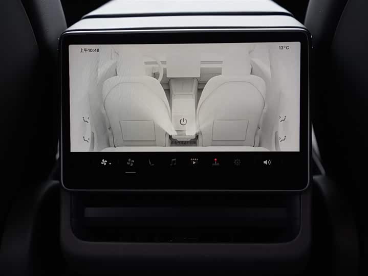 Фото 14 - Tesla Model 3