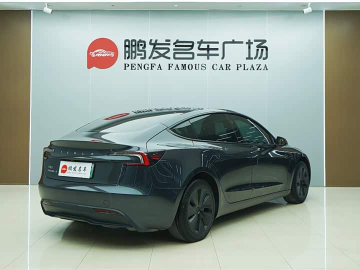 Фото 15 - Tesla Model 3