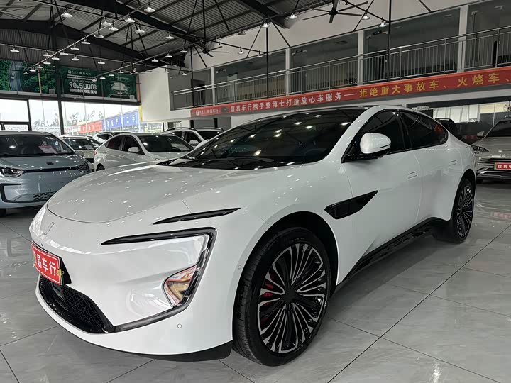 Фото 1 - Avatr 12