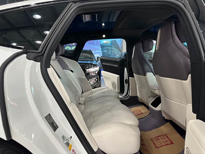 Фото 6 - Avatr 12