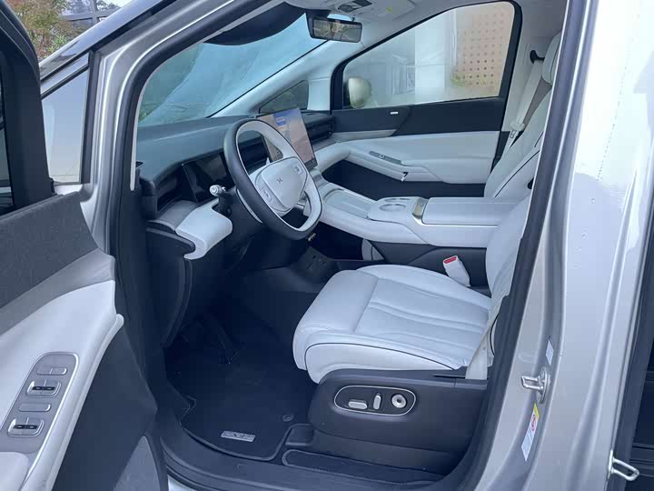 Фото 13 - XPeng X9