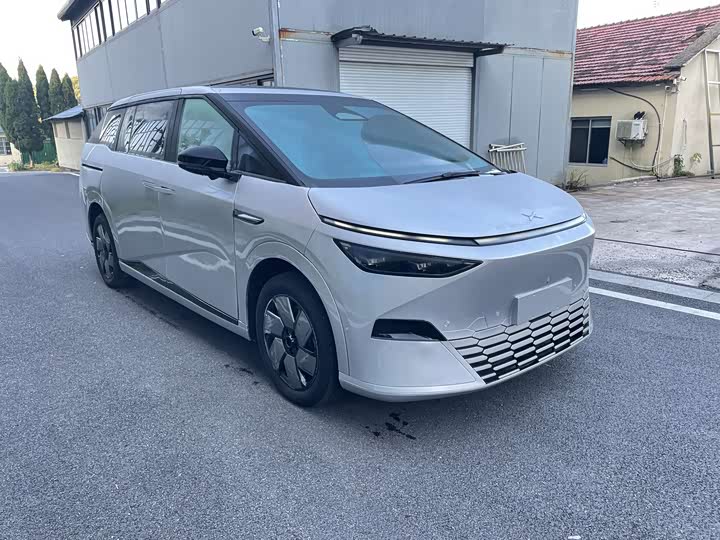 Фото 2 - XPeng X9