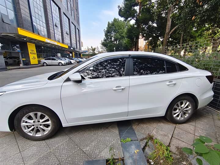 Фото 4 - Roewe i5